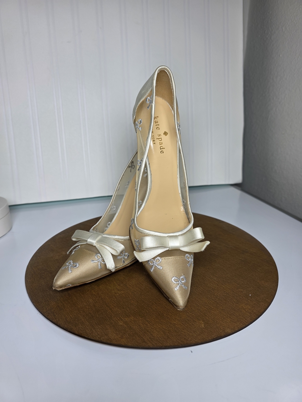 kate spade Lisa Wedding Ivory Satin & Silver Bow Mesh Pointed-Toe Heels Sz 6 - Picture 7 of 9